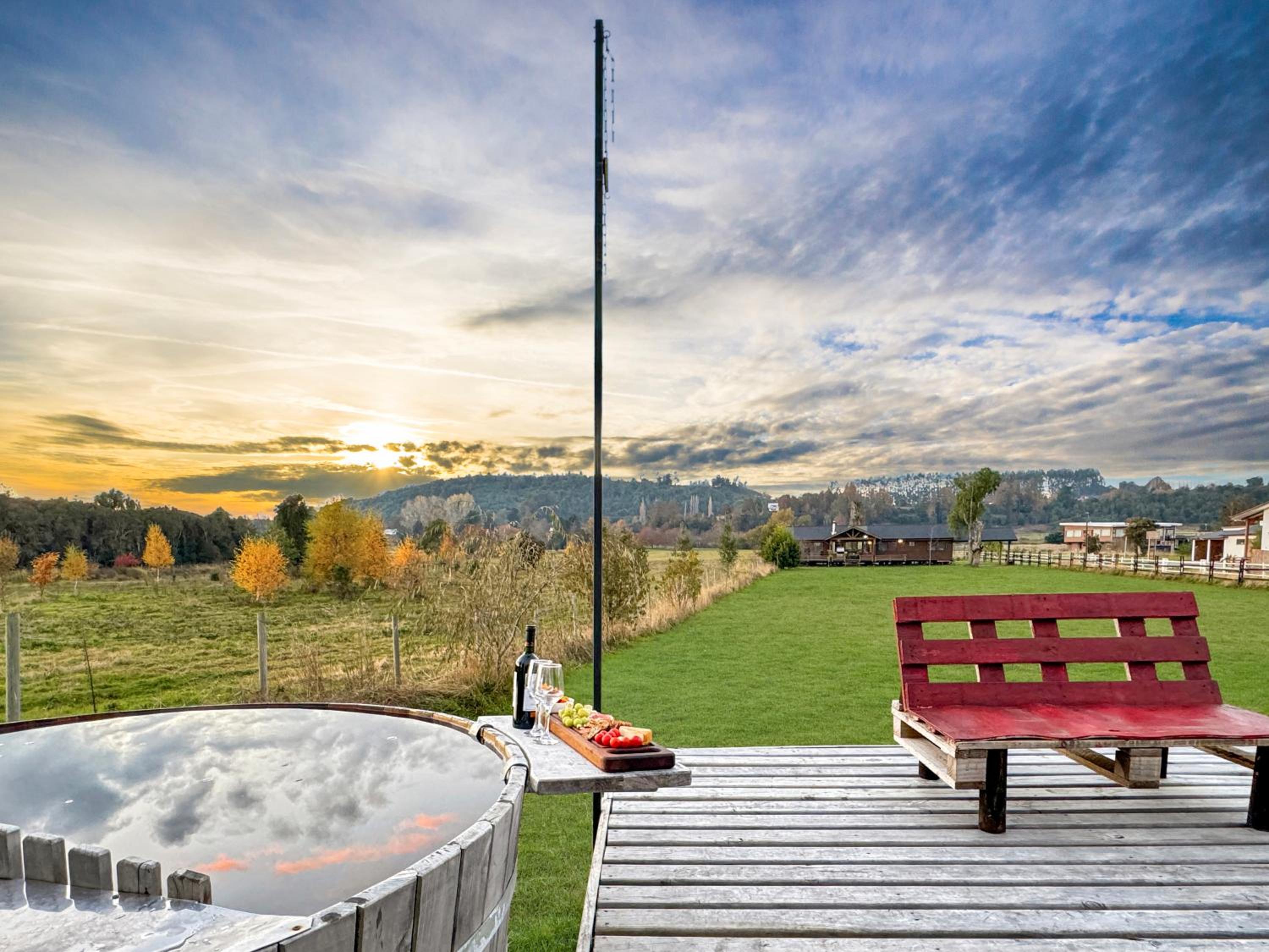 Orilla de Lago con Hot Tub, parrilla y vistas