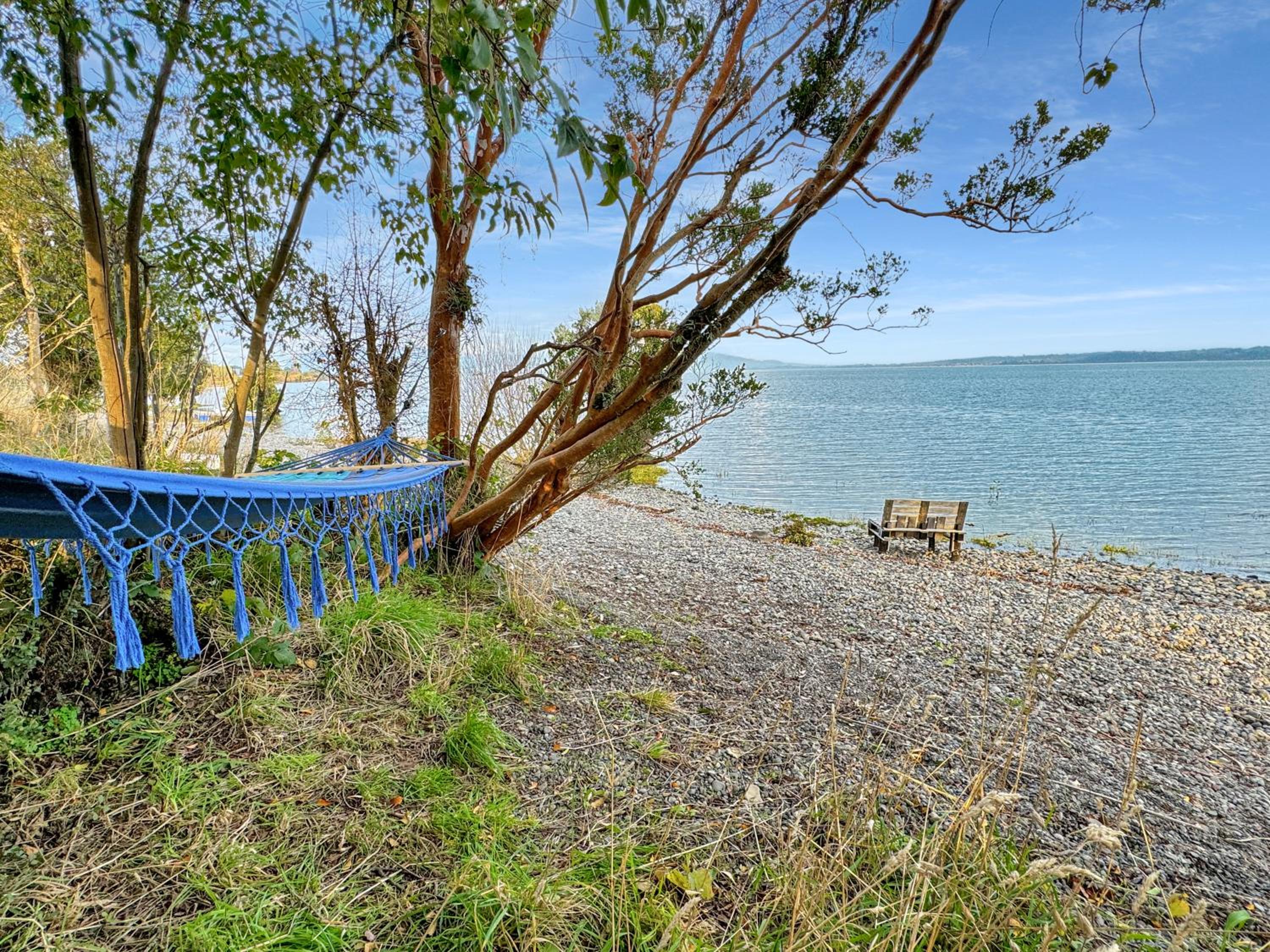 Orilla de Lago con Hot Tub, parrilla y vistas