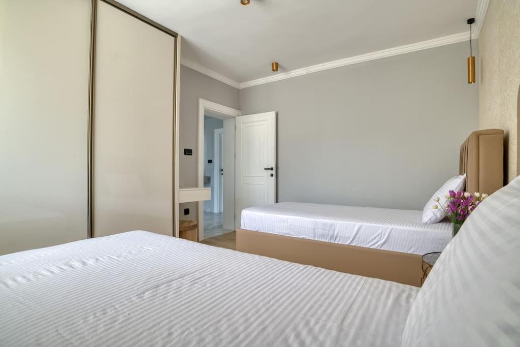Luxury and Romantic Complex - Private Teracce & Parking - 7min from Beach