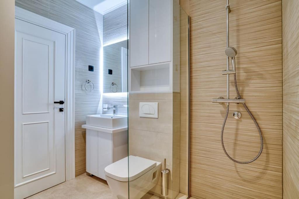 Luxury and Romantic Complex - Private Teracce & Parking - 7min from Beach