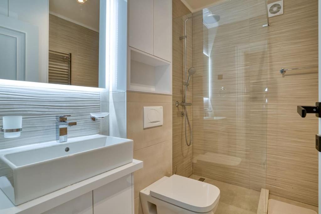Luxury and Romantic Complex - Private Teracce & Parking - 7min from Beach