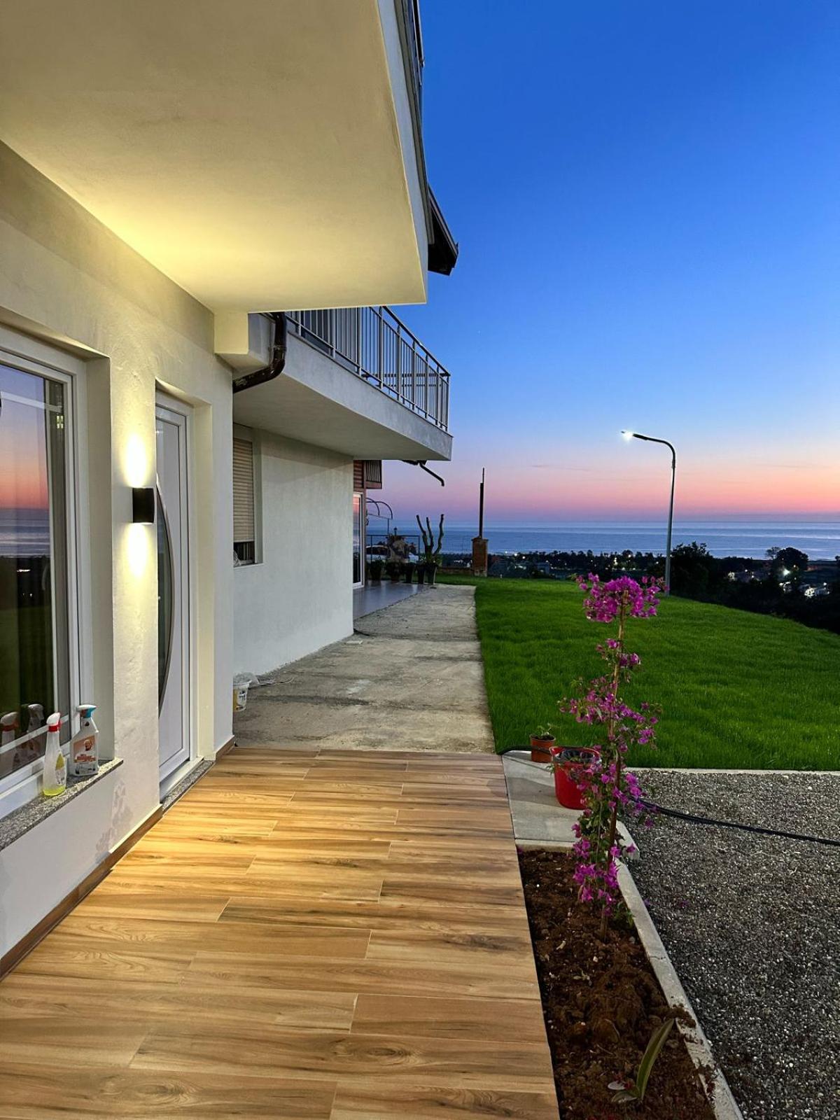 Sol Apartments Gjiri Lalzit