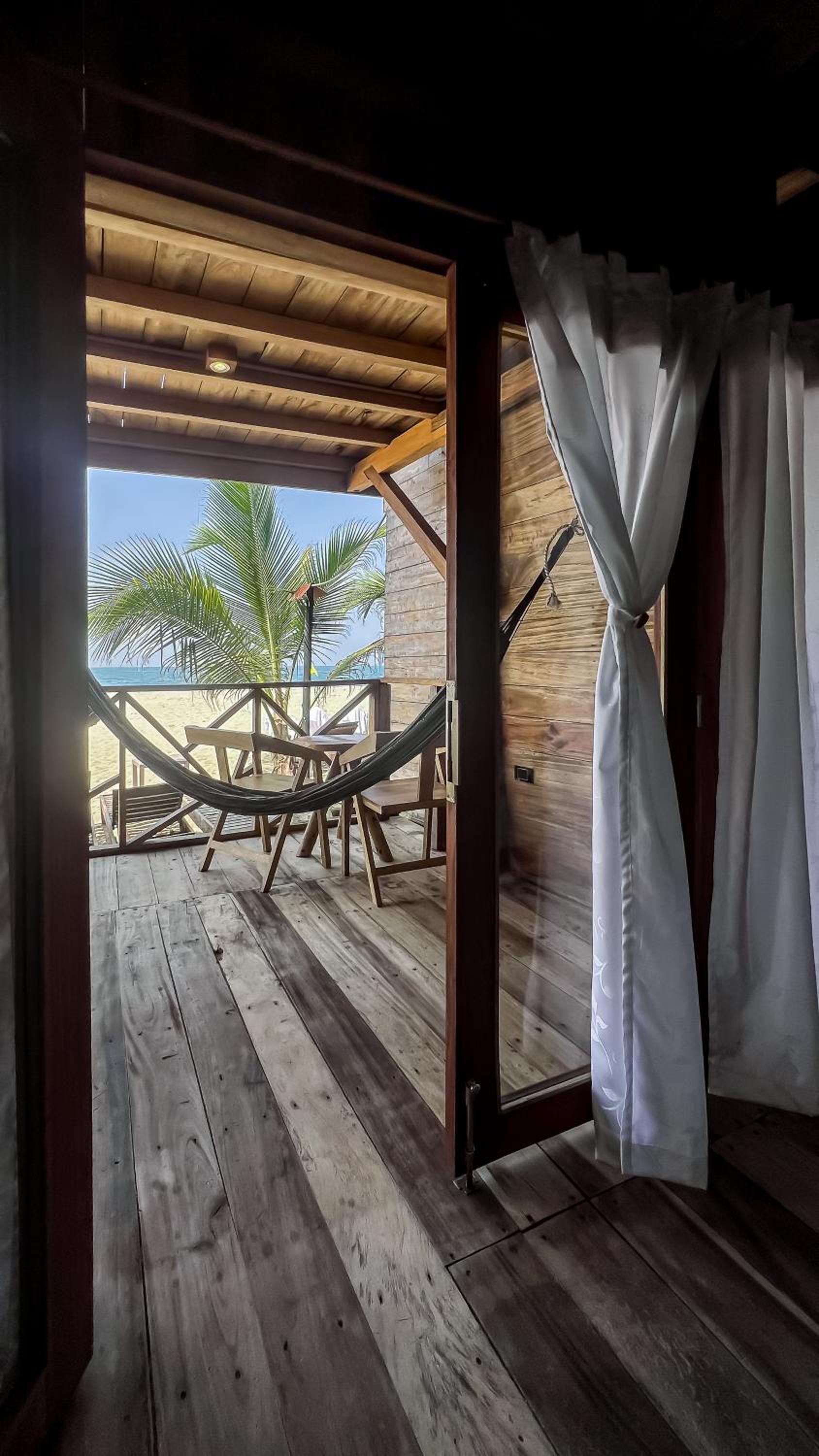 Hostal MOCAMBO BEACH