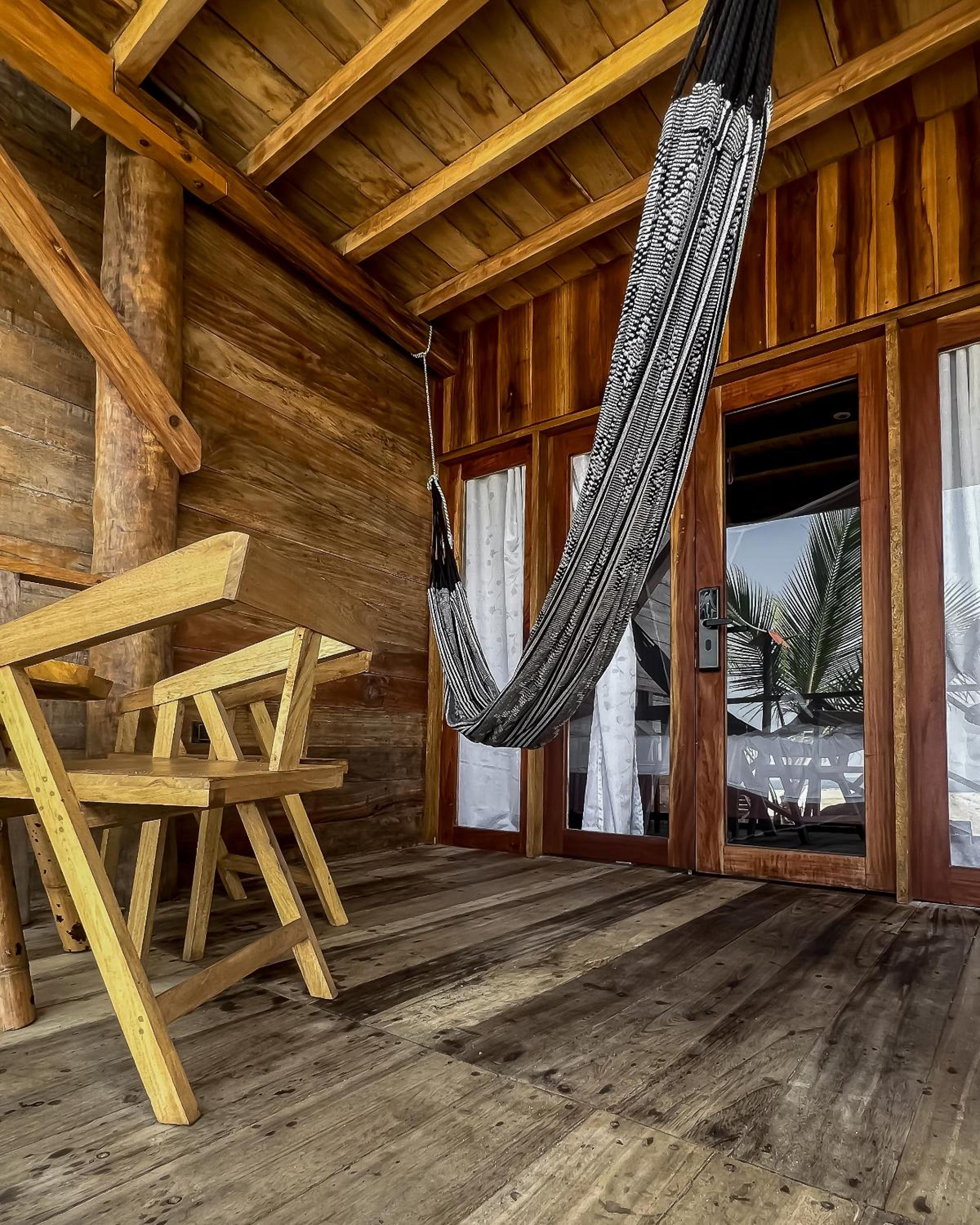 Hostal MOCAMBO BEACH