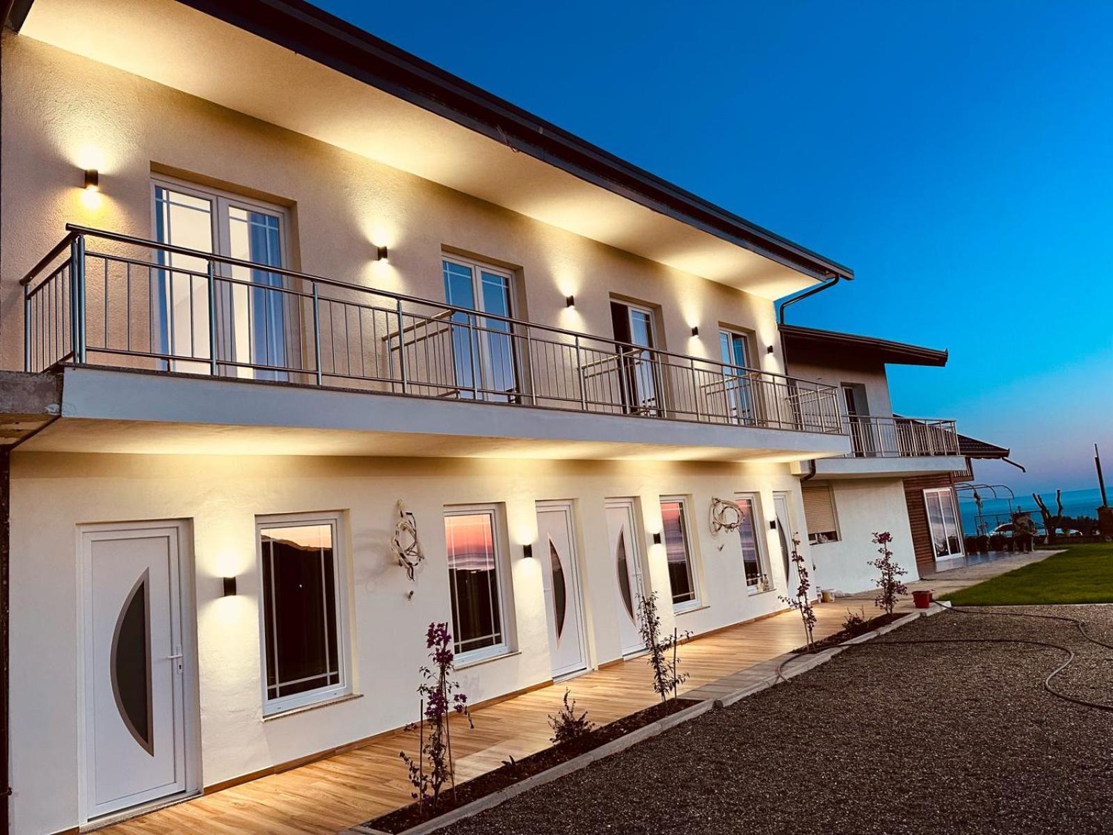 Sol Apartments Gjiri Lalzit