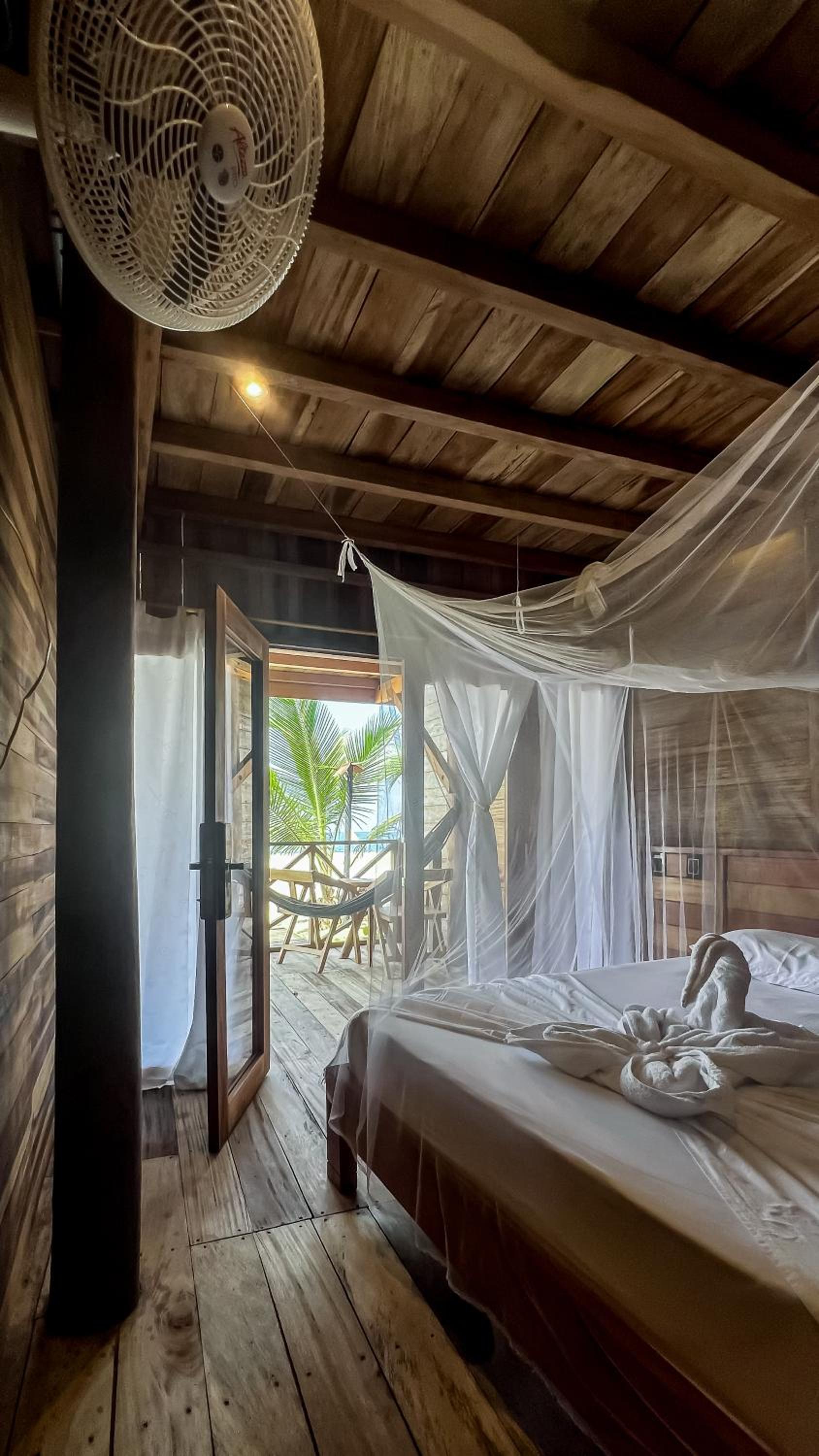 Hostal MOCAMBO BEACH