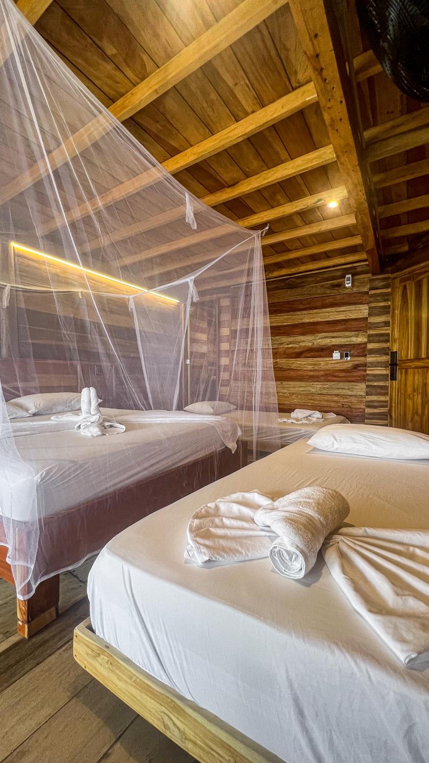 Hostal MOCAMBO BEACH