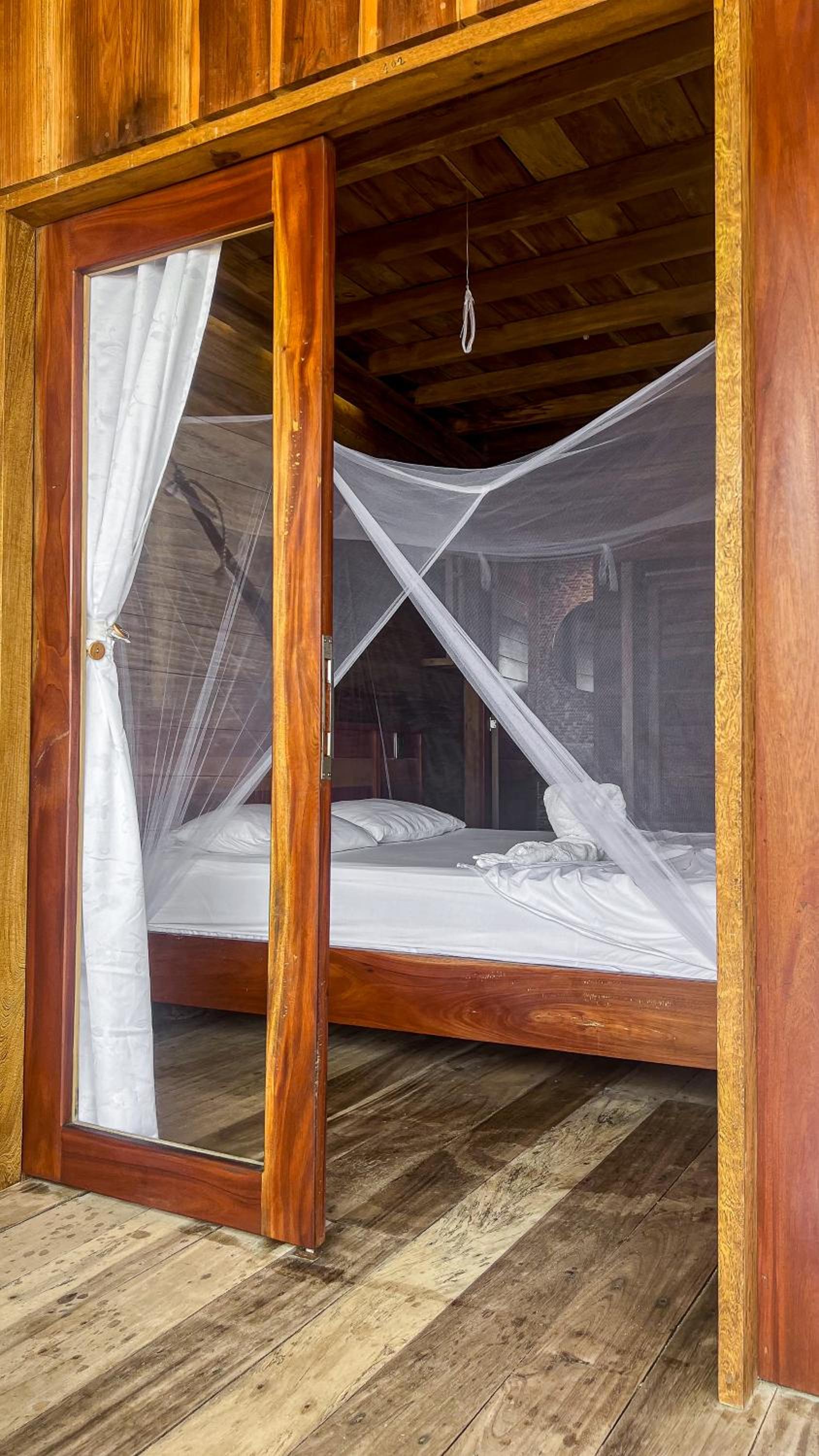 Hostal MOCAMBO BEACH