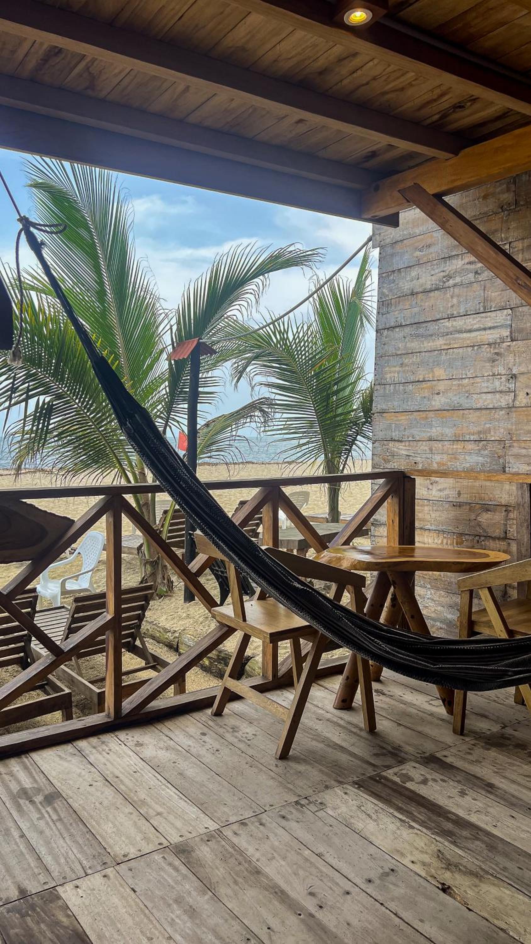 Hostal MOCAMBO BEACH