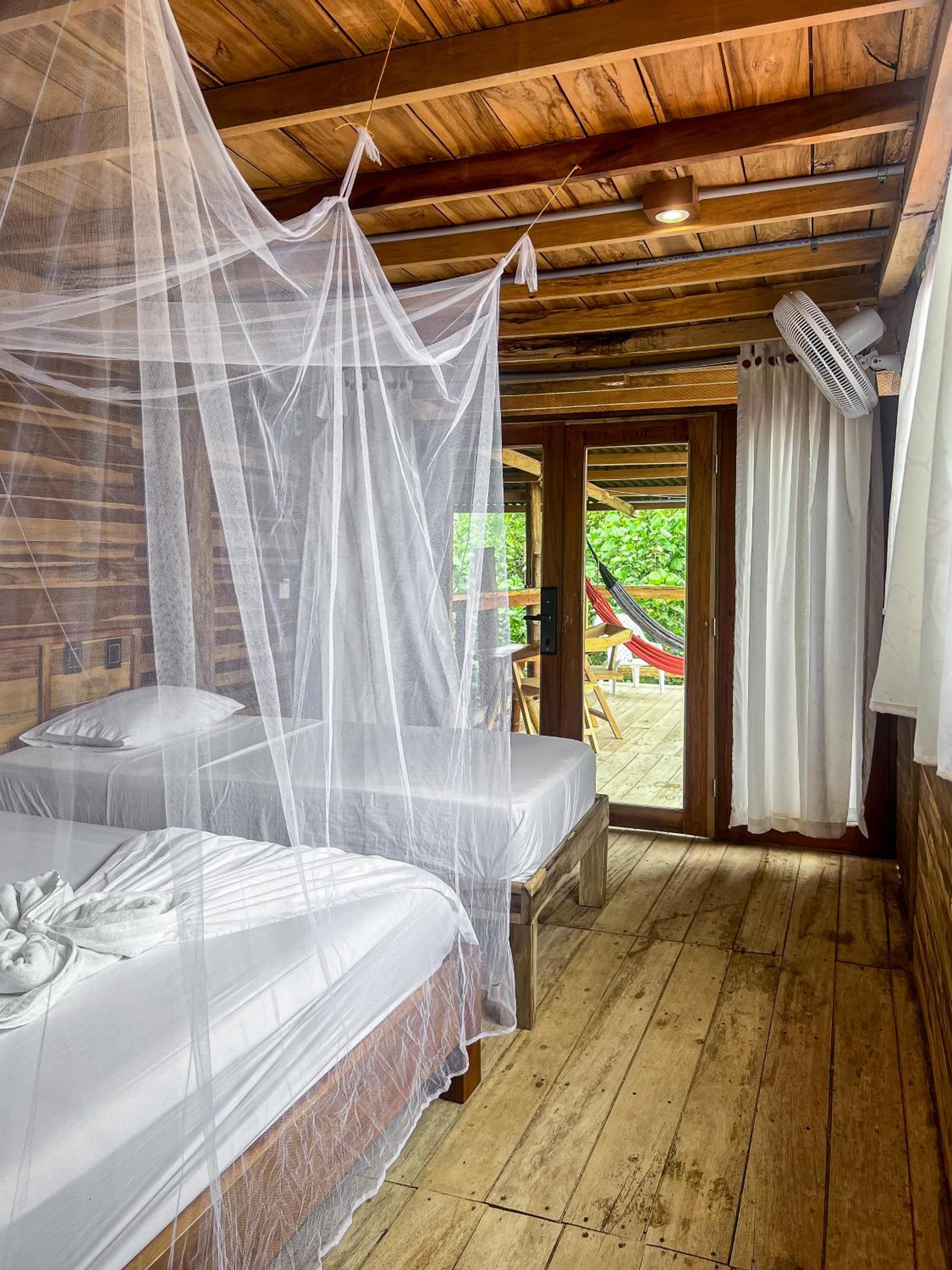 Hostal MOCAMBO BEACH