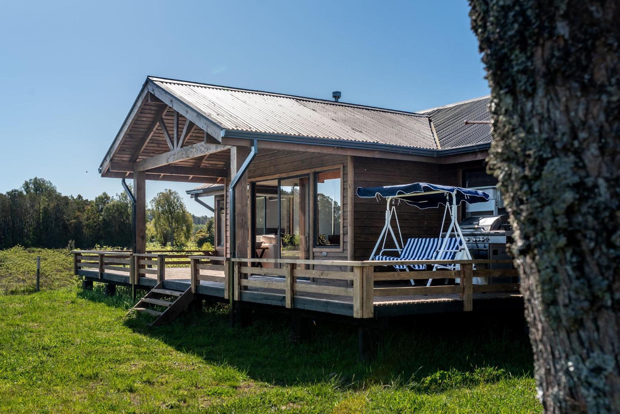 Orilla de Lago con Hot Tub, parrilla y vistas