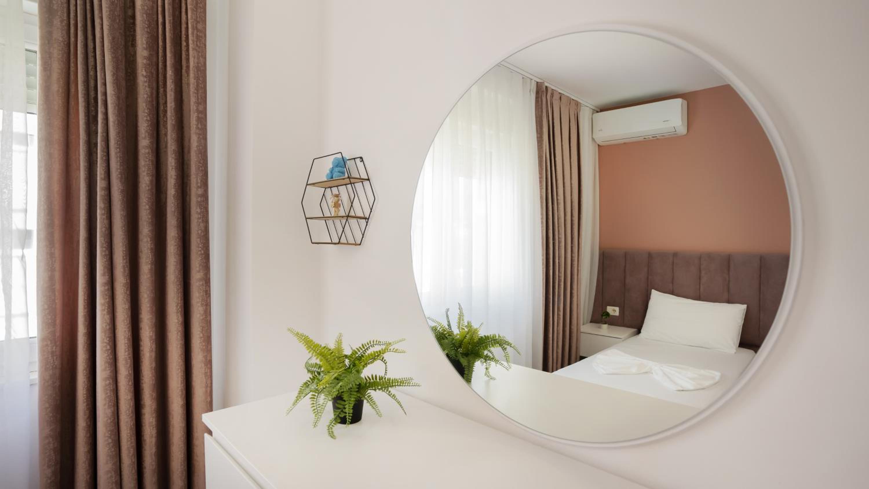 Ola Apartments