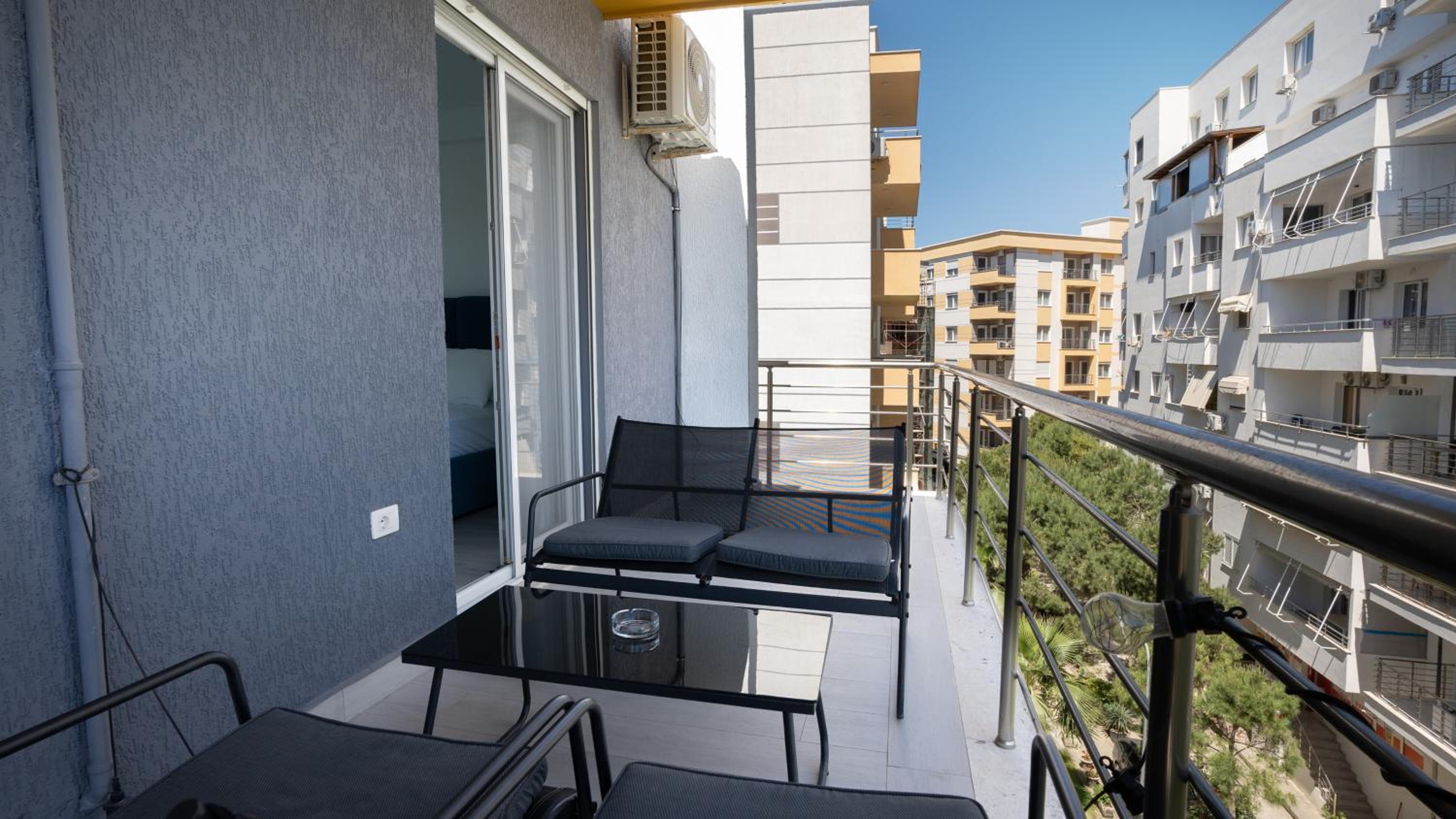 Ola Apartments