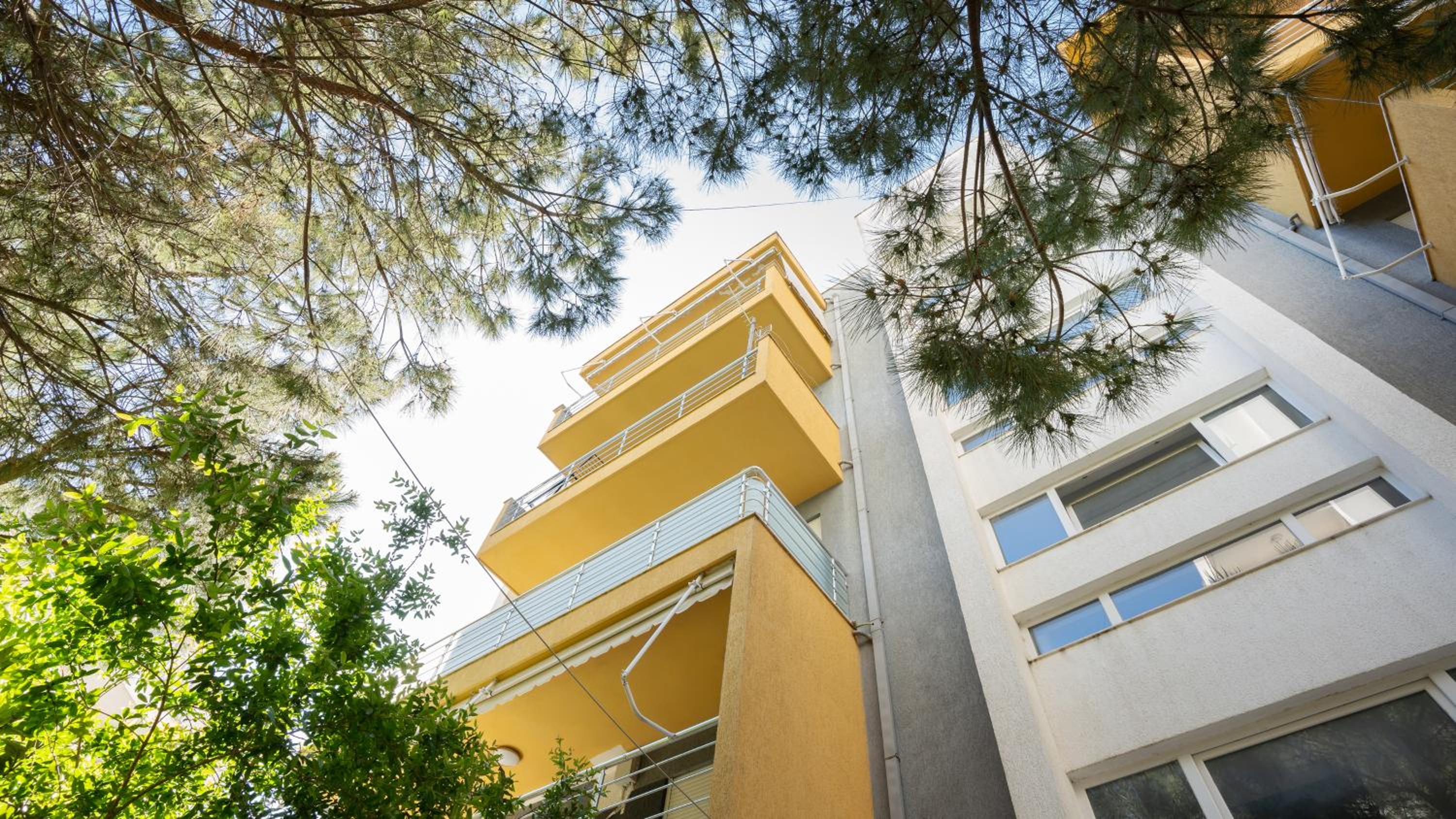 Ola Apartments