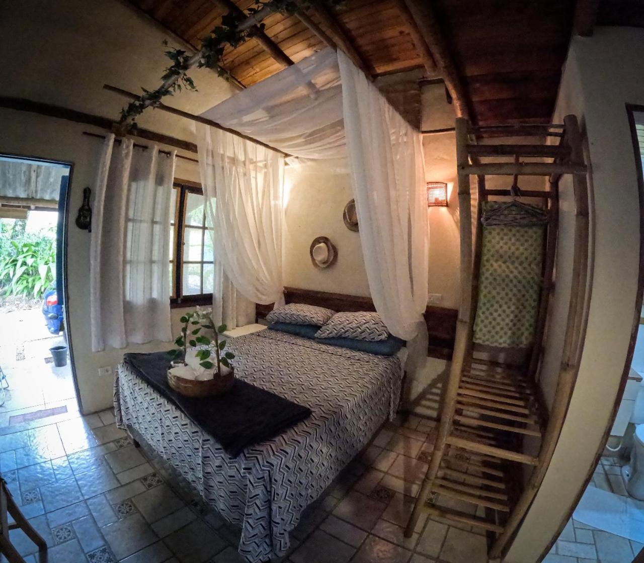 Chalé Bonito Paraty - Acomodações Privativas - Natureza - Wi-fi - TV - Garagem view 2