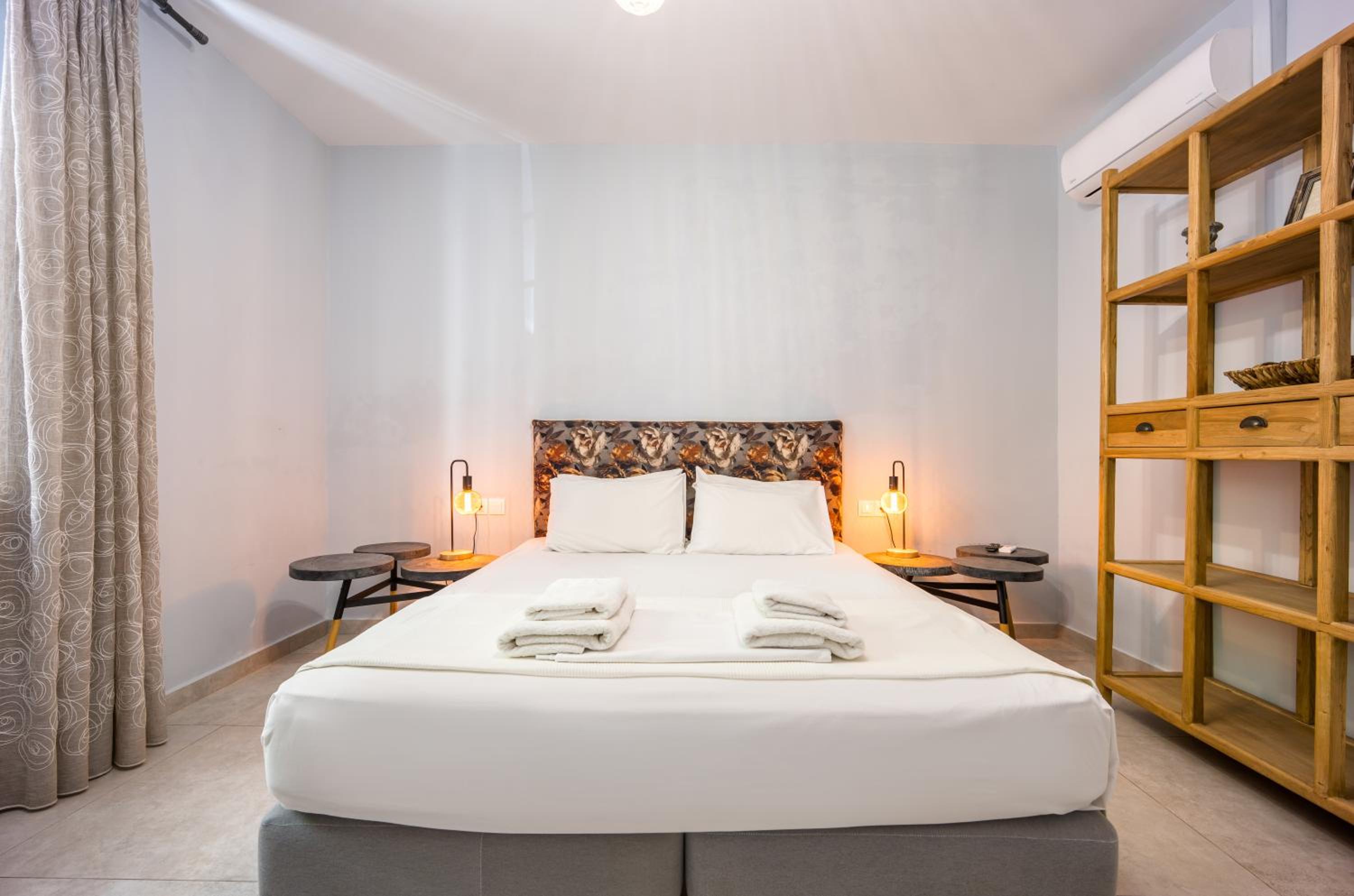 Bentzi...Boutique Apartment in Pangrati, Superior Suite (2) for 4 guests