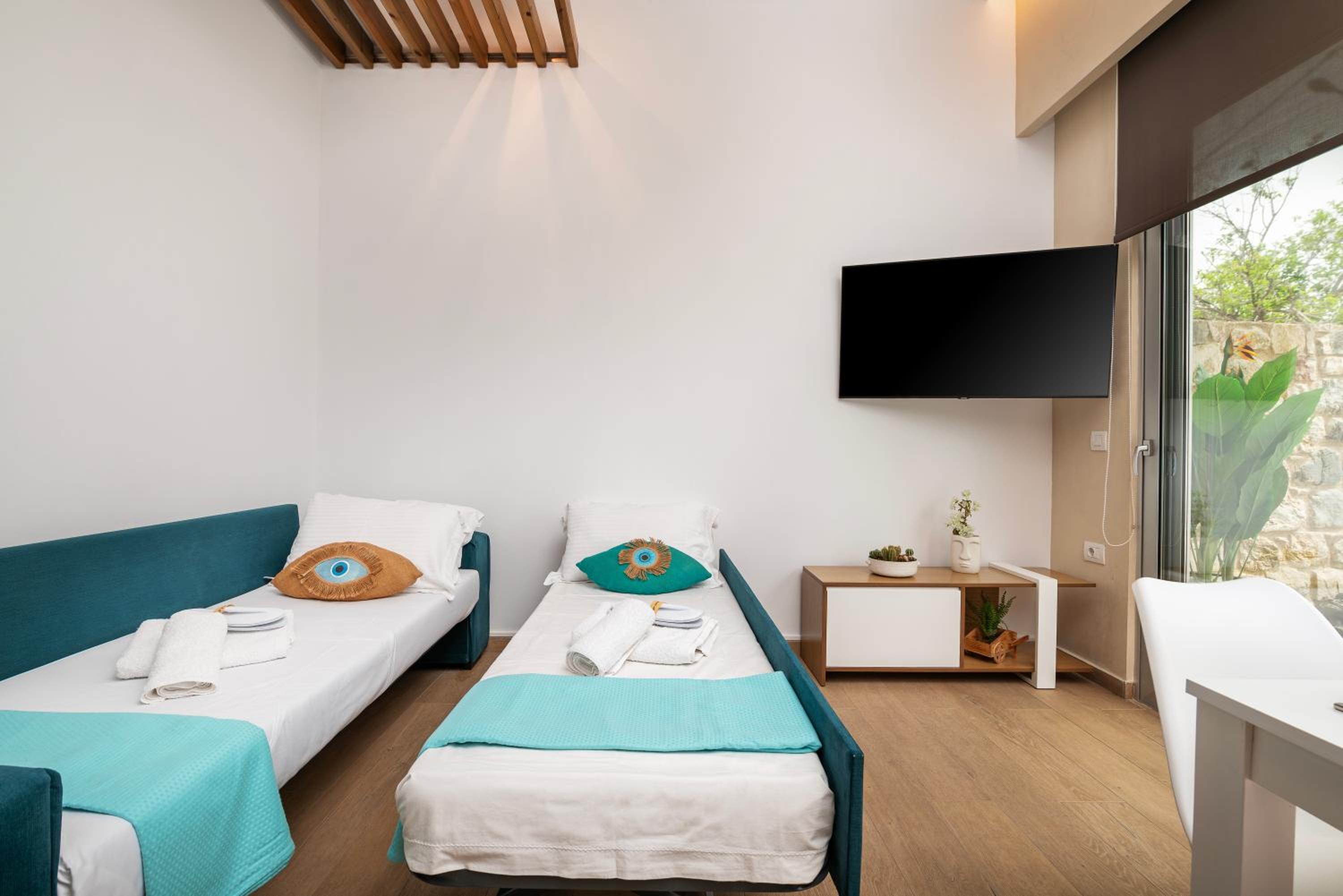 Hyacinthus Executive Suite 5 Min to BEACH