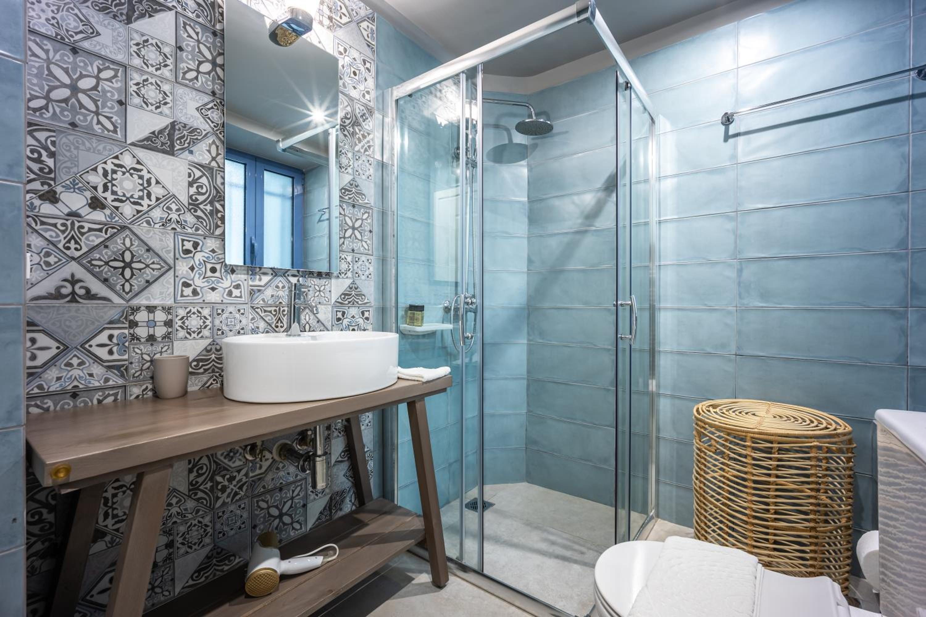 Bentzi...Boutique Apartment in Pangrati, Superior Suite (2) for 4 guests