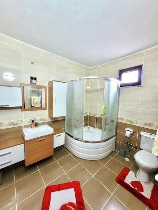 Trabzon Araklı'da Deniz Manzaralı Müstakil Villa