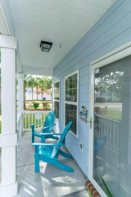 2 Bedroom Coastal Cottage 1 block to the beach view 3