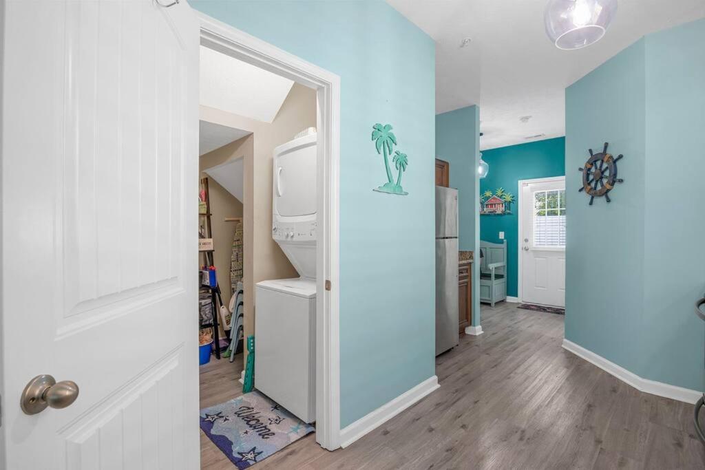2 Bedroom Coastal Cottage 1 block to the beach view 2