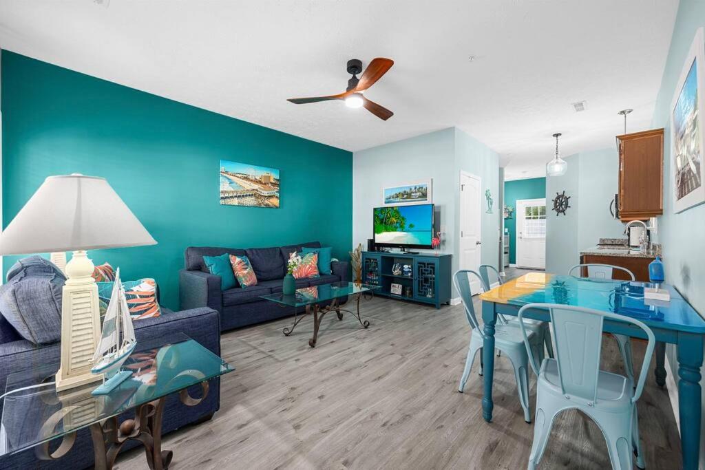 2 Bedroom Coastal Cottage 1 block to the beach view 5