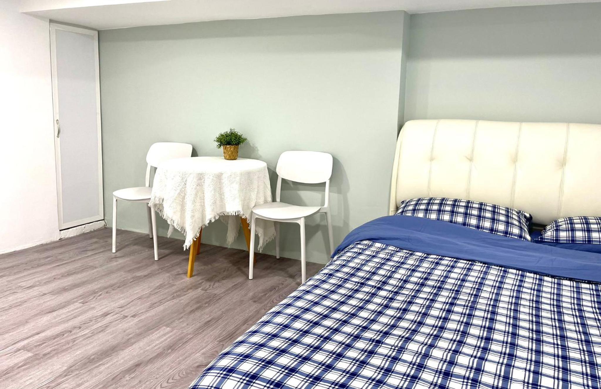 Cozy home in city center with free parking -1D