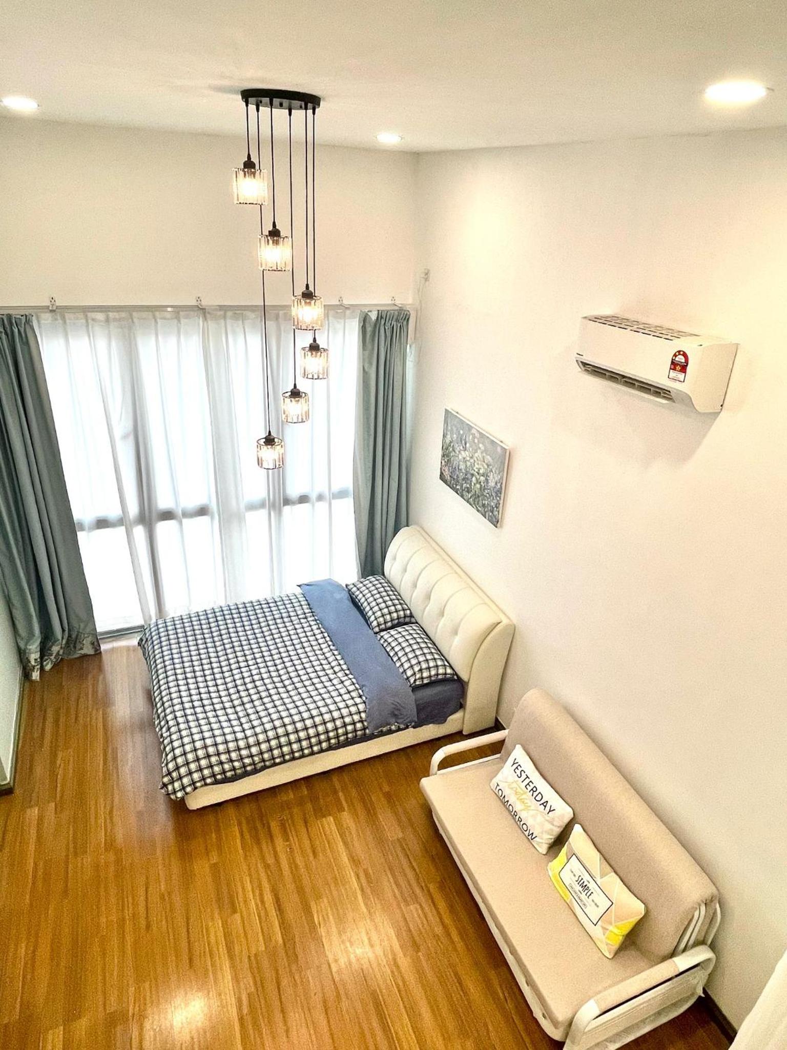 Cozy home in city center with free parking -1D