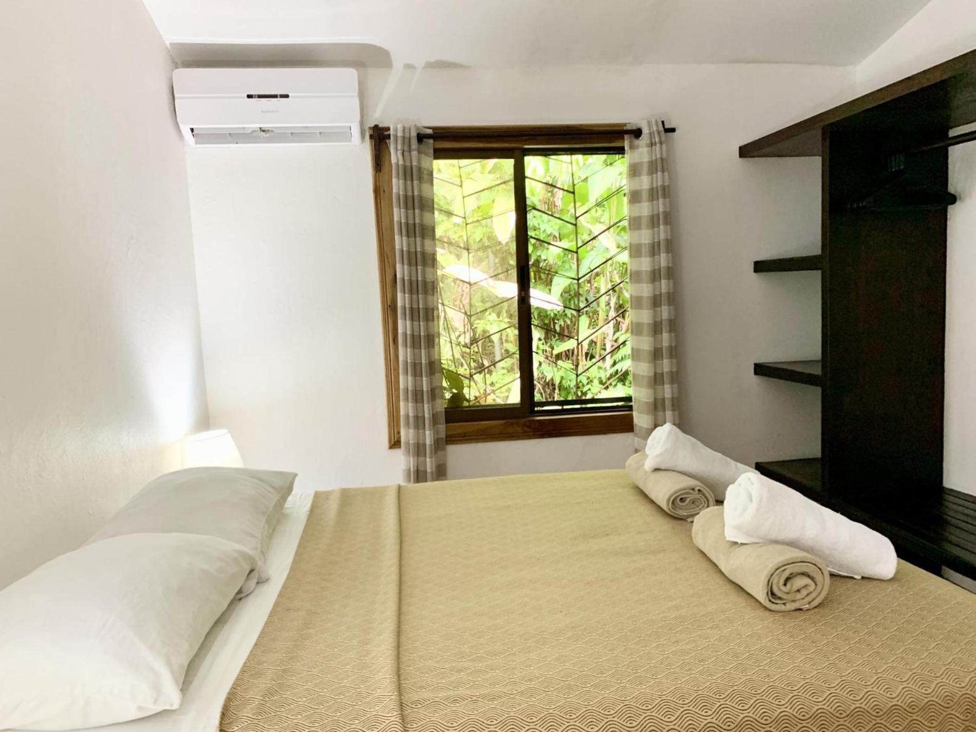 Cozy AC EcoCondo 4 with Pool Wildlife Visits