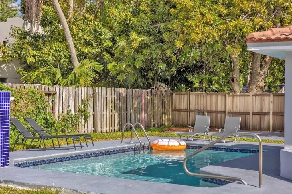 Sunny Miami Stay - Pool - BBQ - Centrally Located