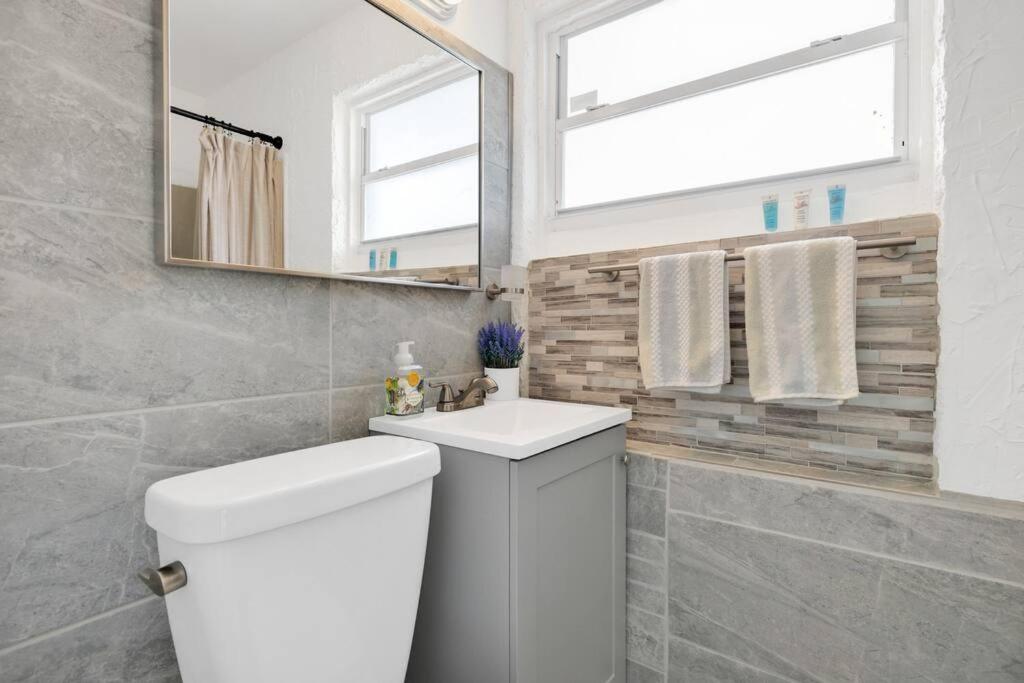 Sunny Miami Stay - Pool - BBQ - Centrally Located