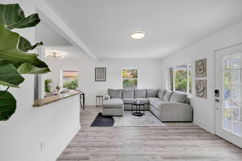 Sunny Miami Stay - Pool - BBQ - Centrally Located
