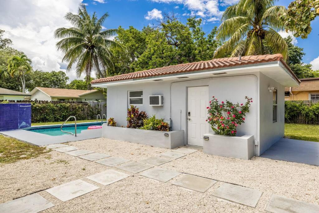 Sunny Miami Stay - Pool - BBQ - Centrally Located