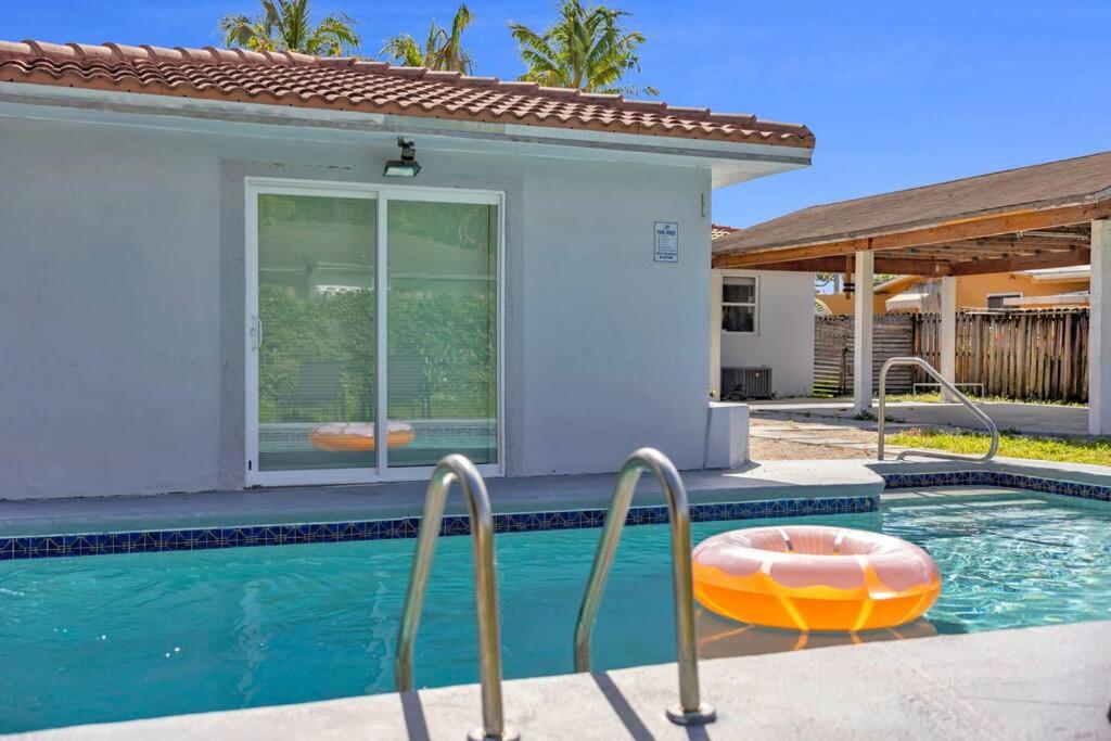 Sunny Miami Stay - Pool - BBQ - Centrally Located