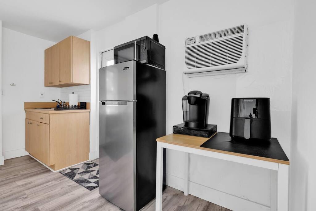 Sunny Miami Stay - Pool - BBQ - Centrally Located