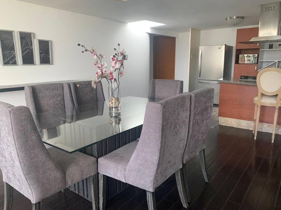 Lindo depa 2 rec Bosques con jardin y gym — Mexico City