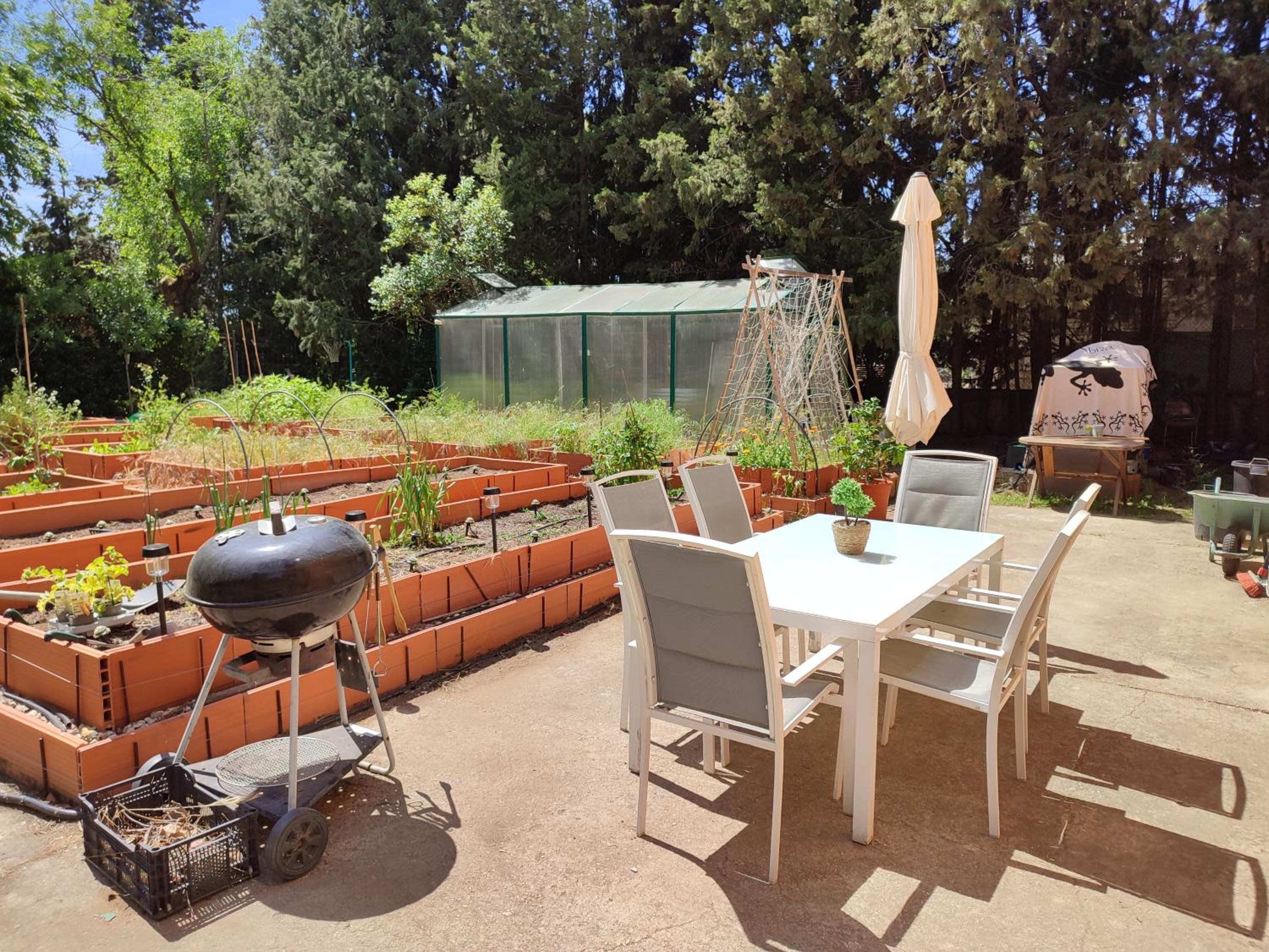 Preciosa cabaña con jardín y barbacoa