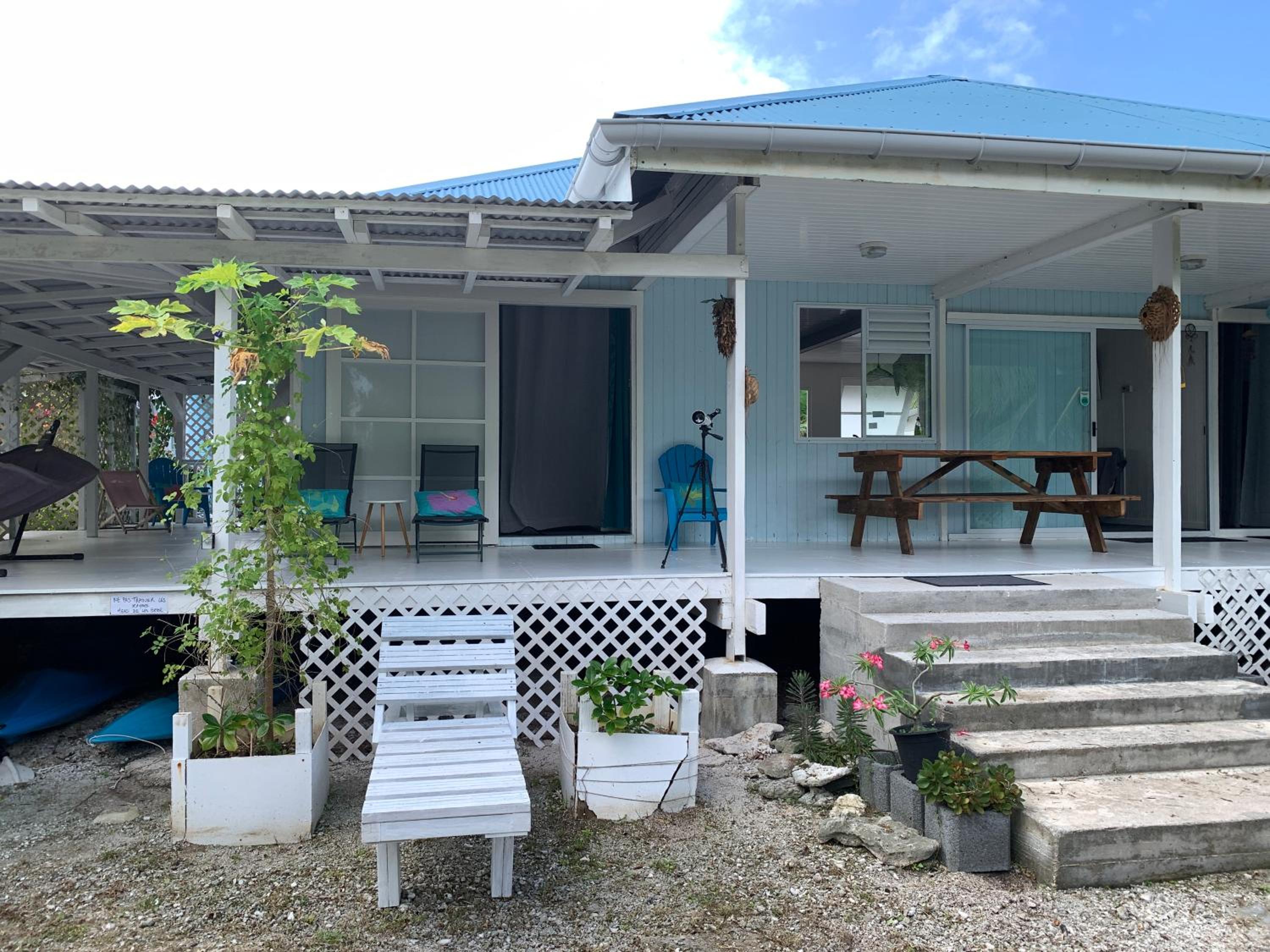 LE FARE eco Chambres d'hôtes en bord de lagon à Tiputa Rangiroa - vélos gratuits et snorkeling view 5