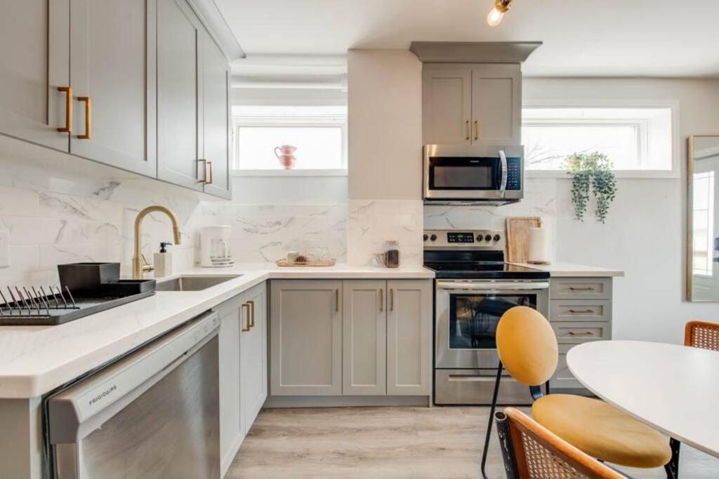 Peterborough Vacations - Cozy Compact Apartment Comfort Beyond A Hotel Stay - Property Image 1