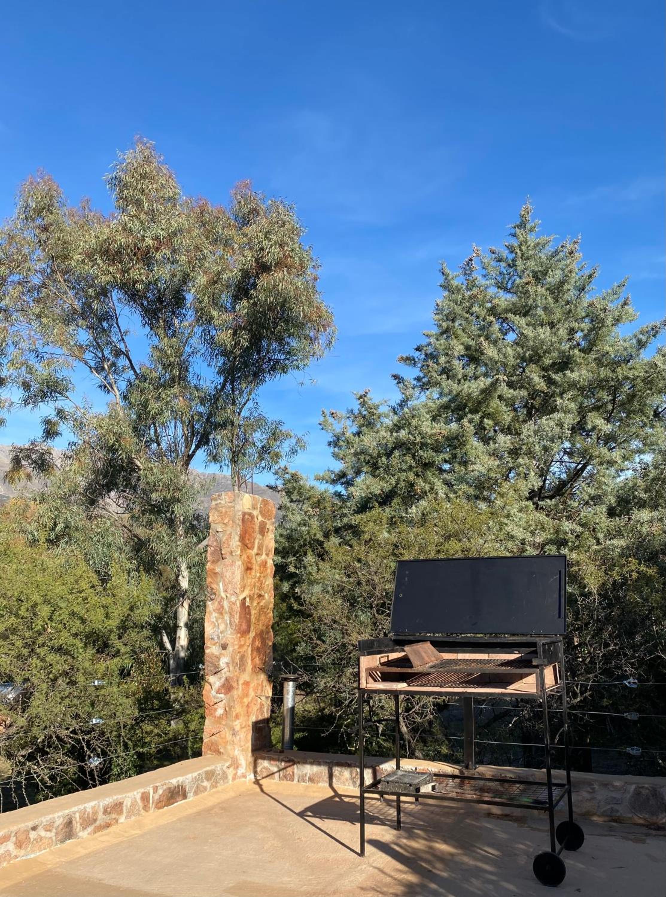 Casa de piedra con jardin y pileta - privada