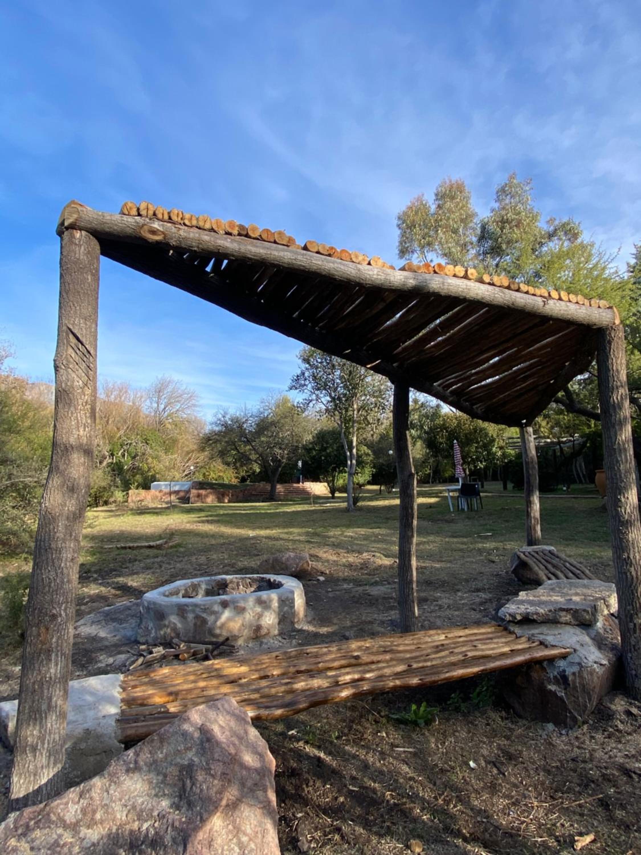 Casa de piedra con jardin y pileta - privada
