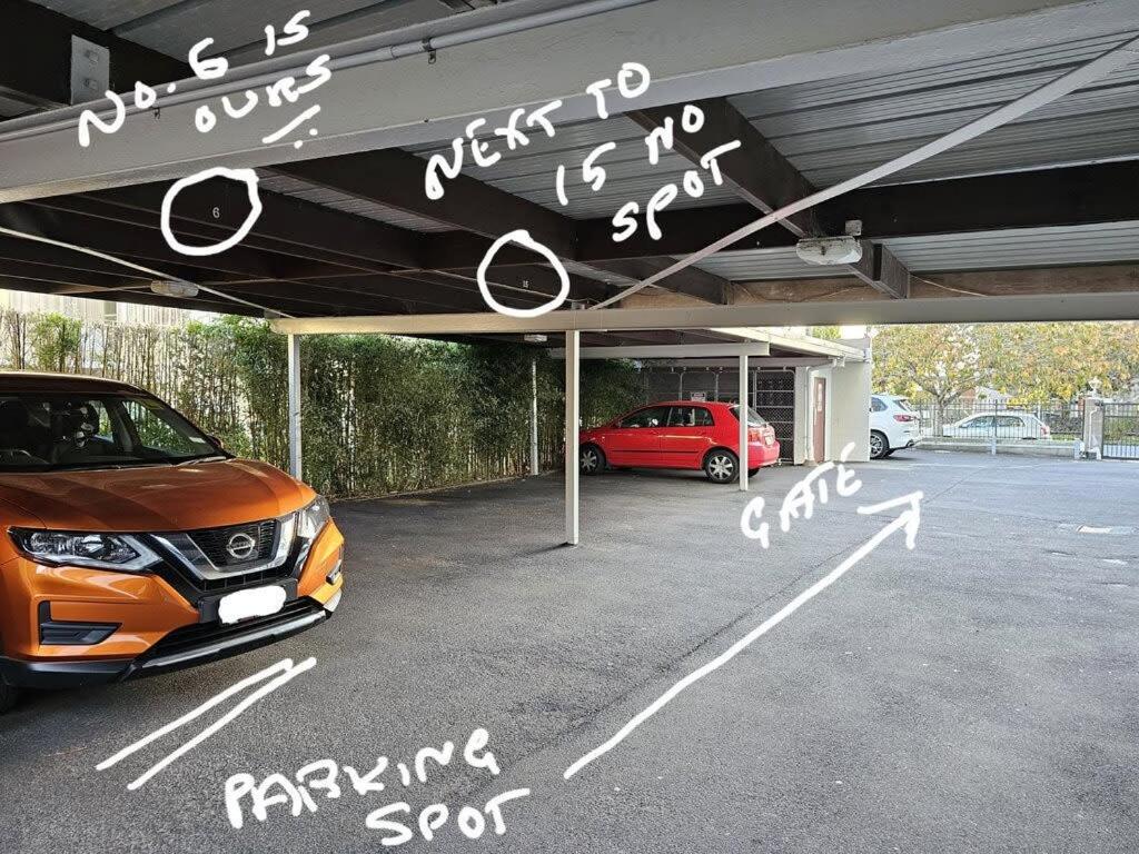 Lovely 2-Bedroom Rental with Parking Zodiak Stays view 2