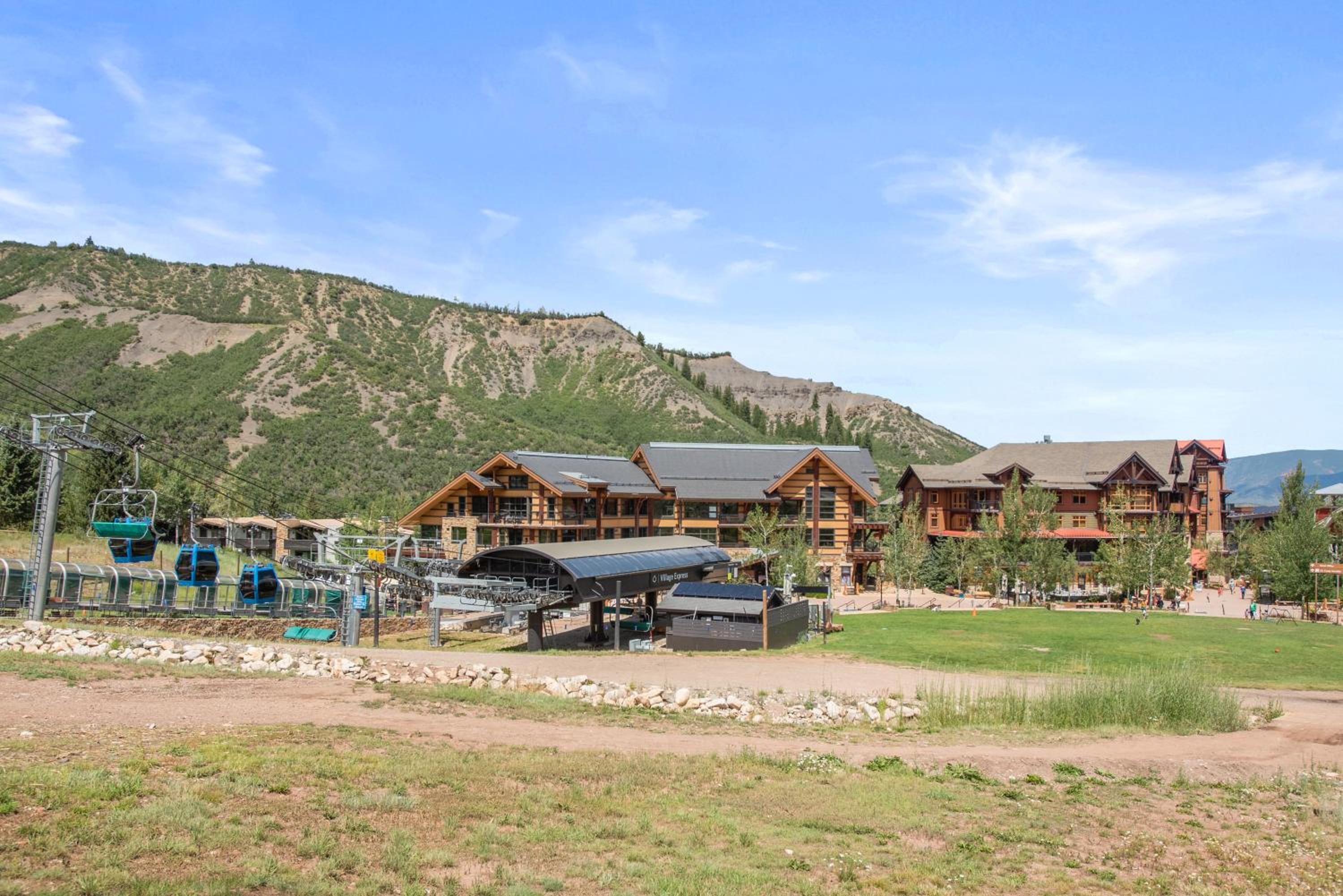 Treehaus Chalet Hayden Lodge #2205 view 3