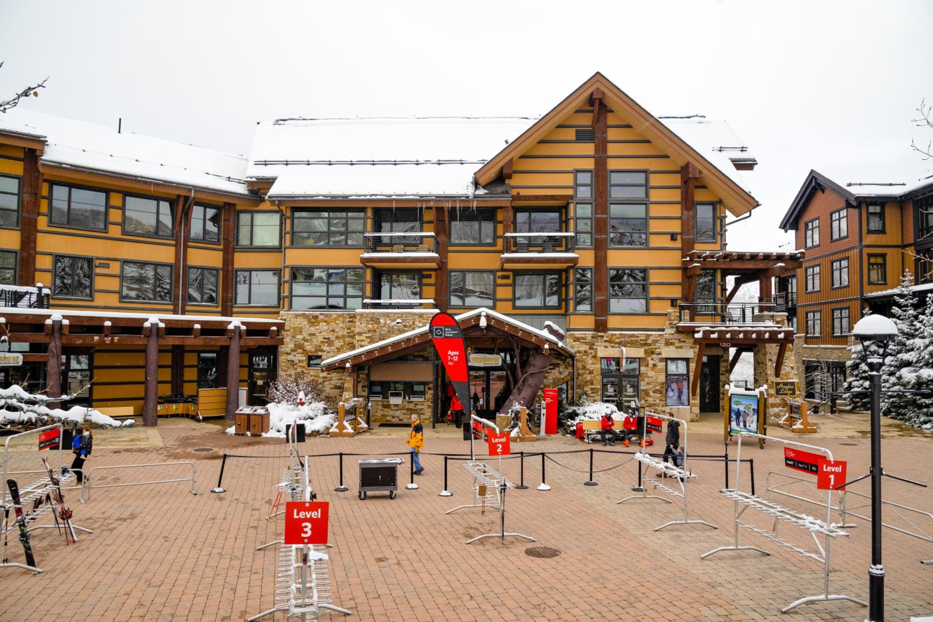 Treehaus Chalet Hayden Lodge #2205 view 4