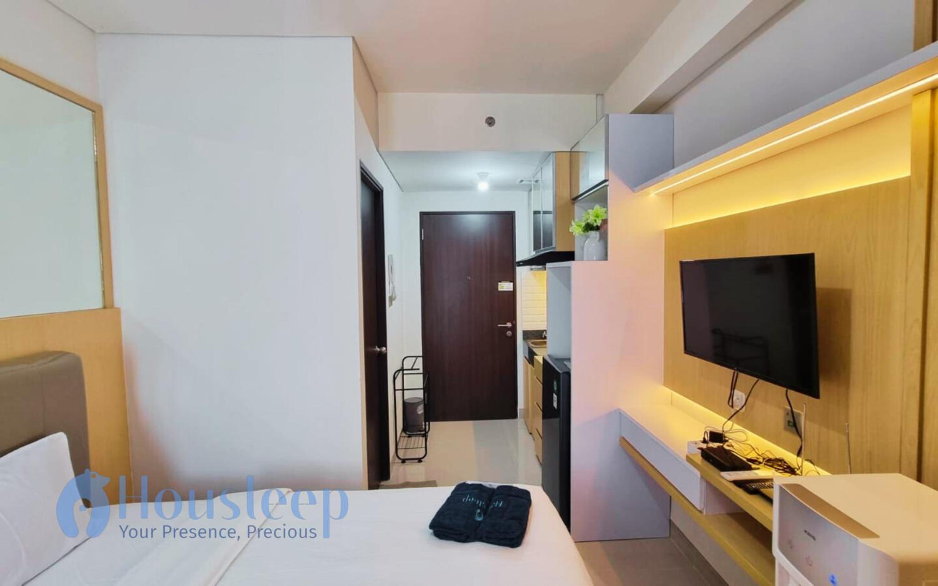 Apartemen Trans Park Cibubur by HOUSLEEP view 3