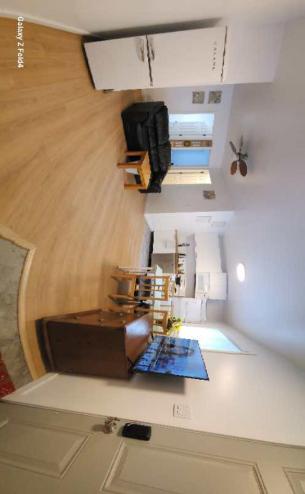 Beautiful Maple ridge farm cabin unit A