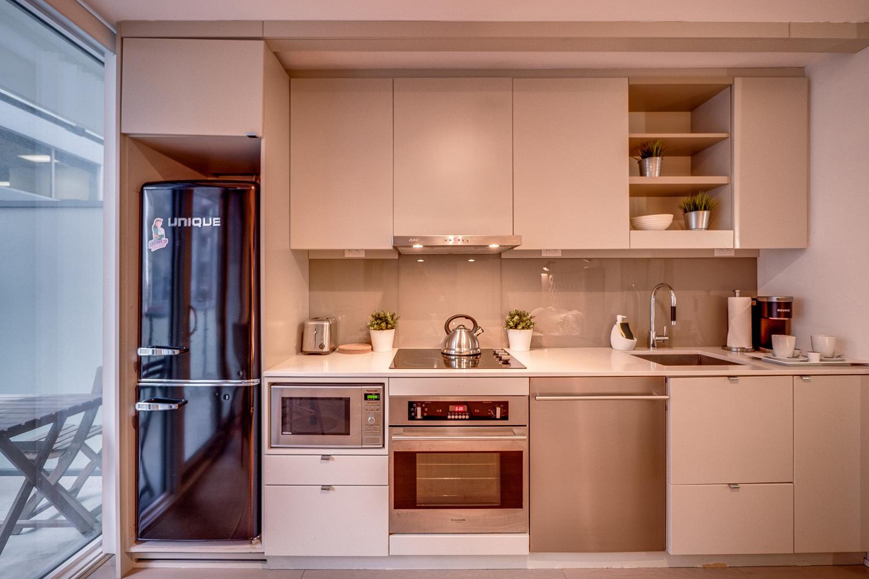 Modern Suite on Peter St - City View