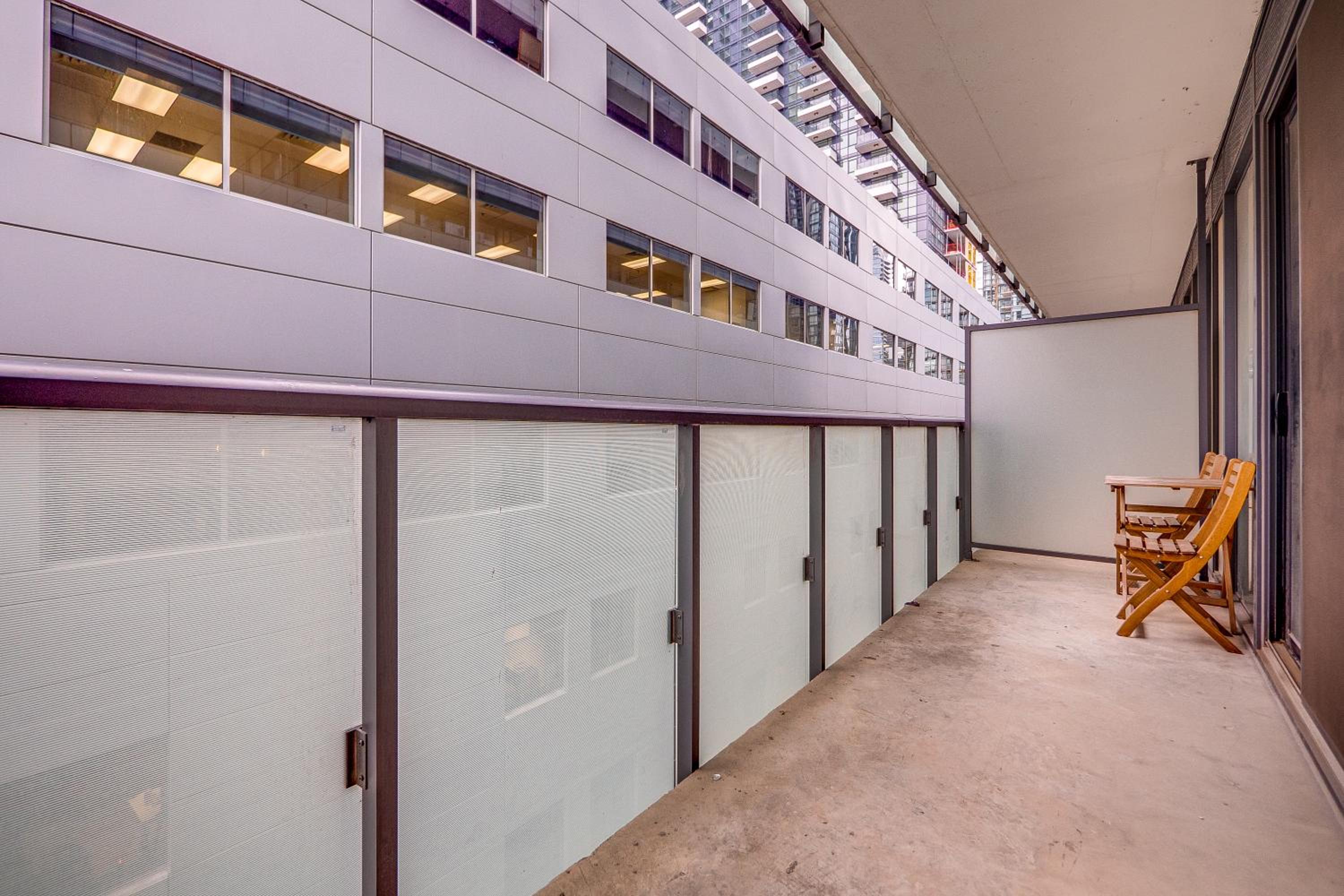 Modern Suite on Peter St - City View