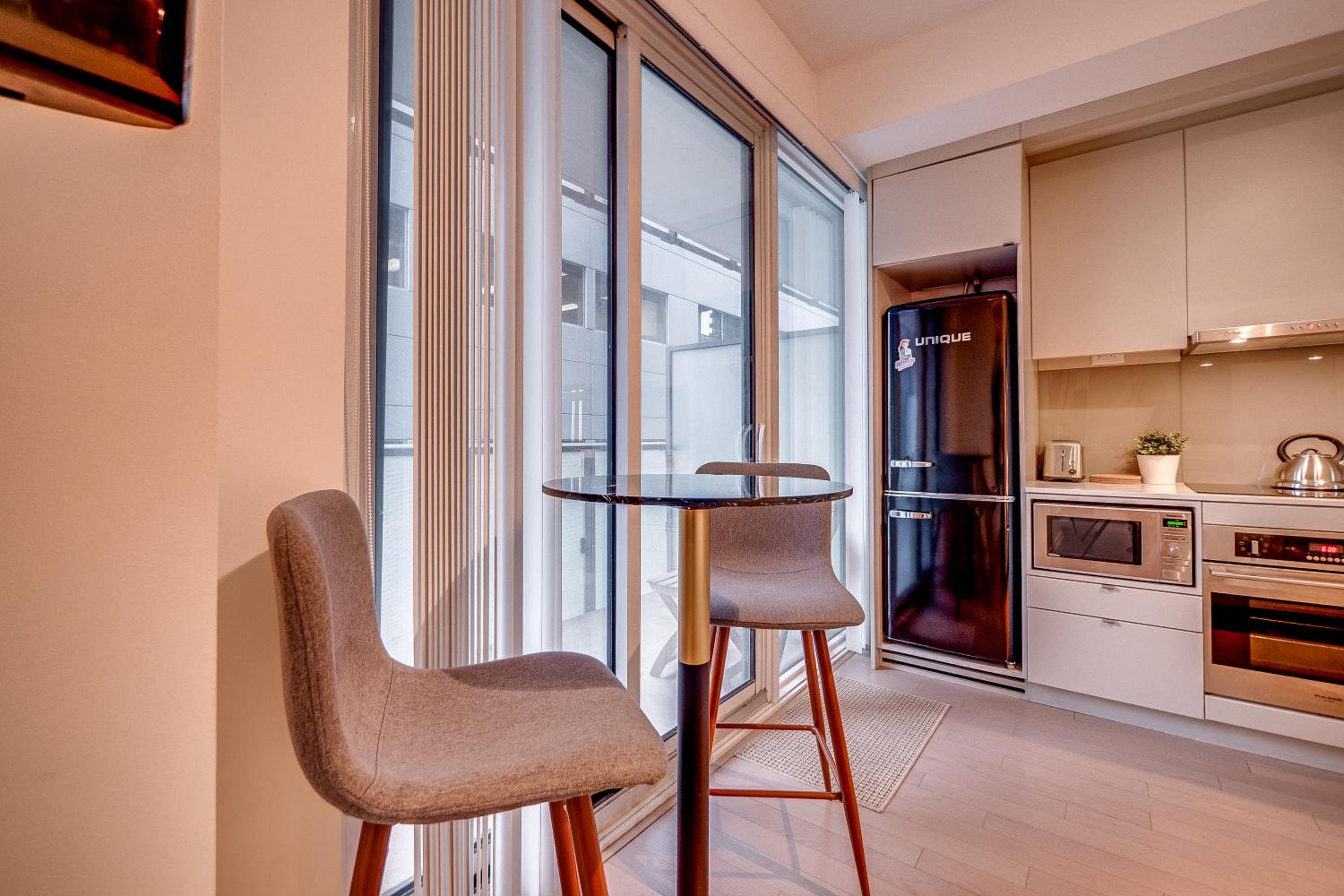Modern Suite on Peter St - City View