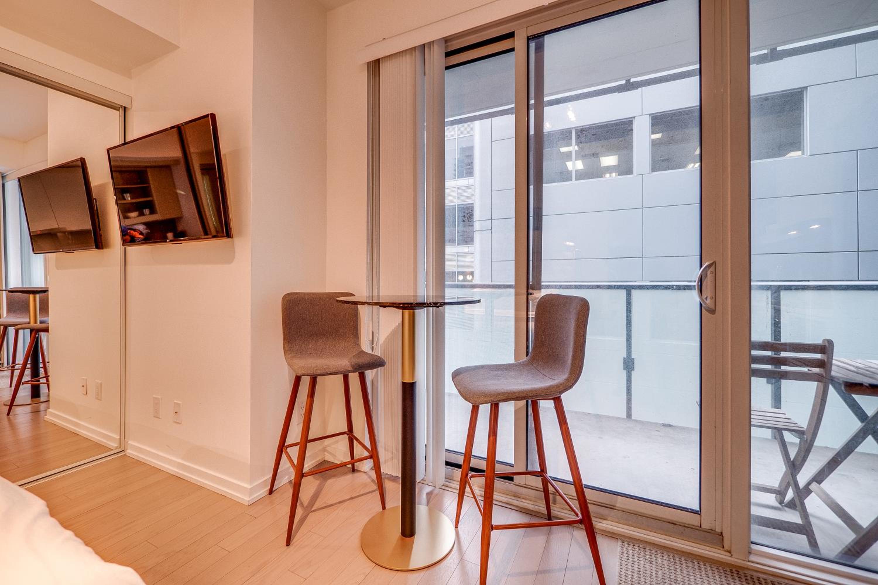 Modern Suite on Peter St - City View
